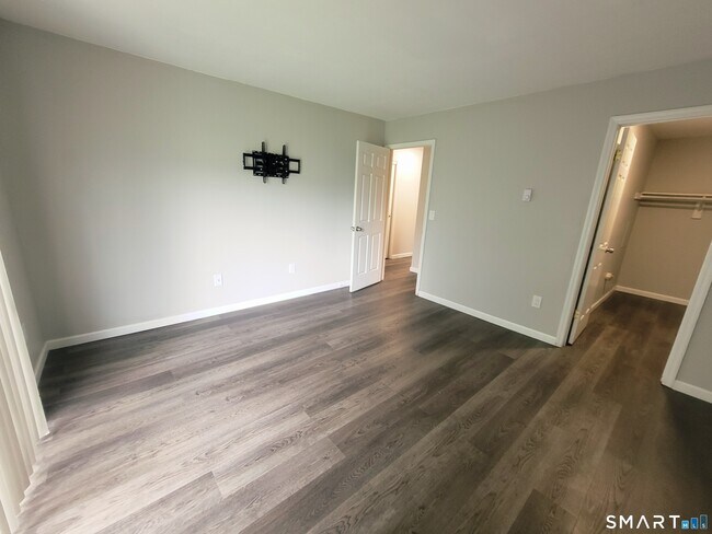 Building Photo - 73 Willow Springs
