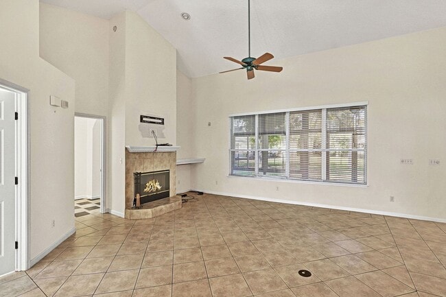 Building Photo - Great 4 bedroom/ 2 bathroom home in Eagle Harbor