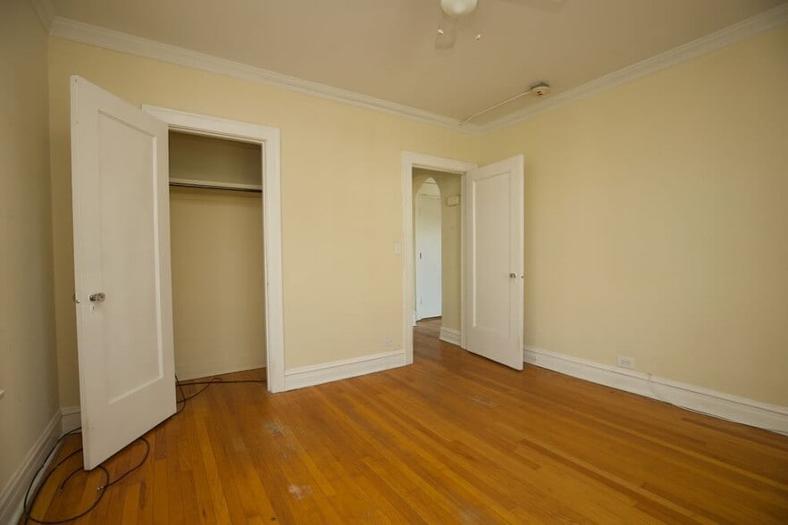 Building Photo - 918 Green Bay