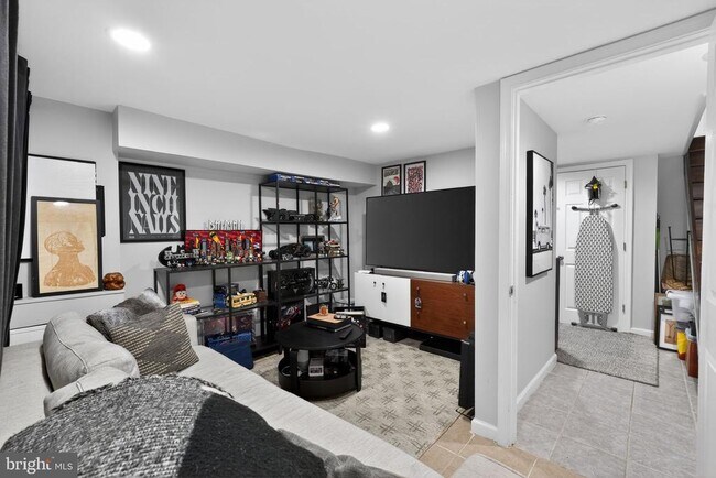 Building Photo - 1616 Webster St