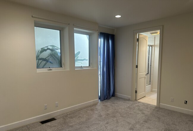 Building Photo - 8120 Billowvista Dr