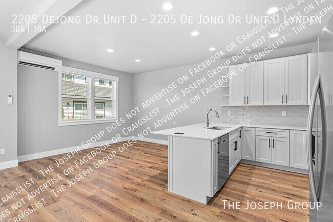 Building Photo - 2205 DeJong Dr