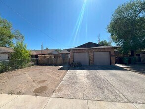 Building Photo - <B>Central Reno Two Bedroom Duplex with La...