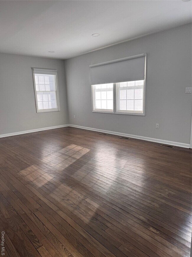 Building Photo - 14 Fenner Ln