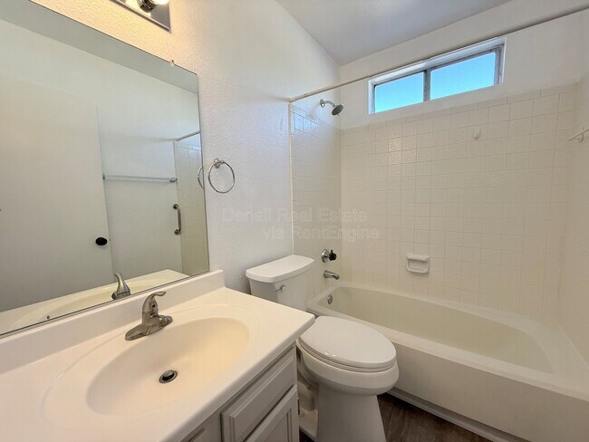 Building Photo - 4536 E Cheyenne Dr