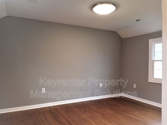 Building Photo - 104 Mulberry St
