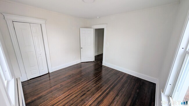 Building Photo - 15 June St