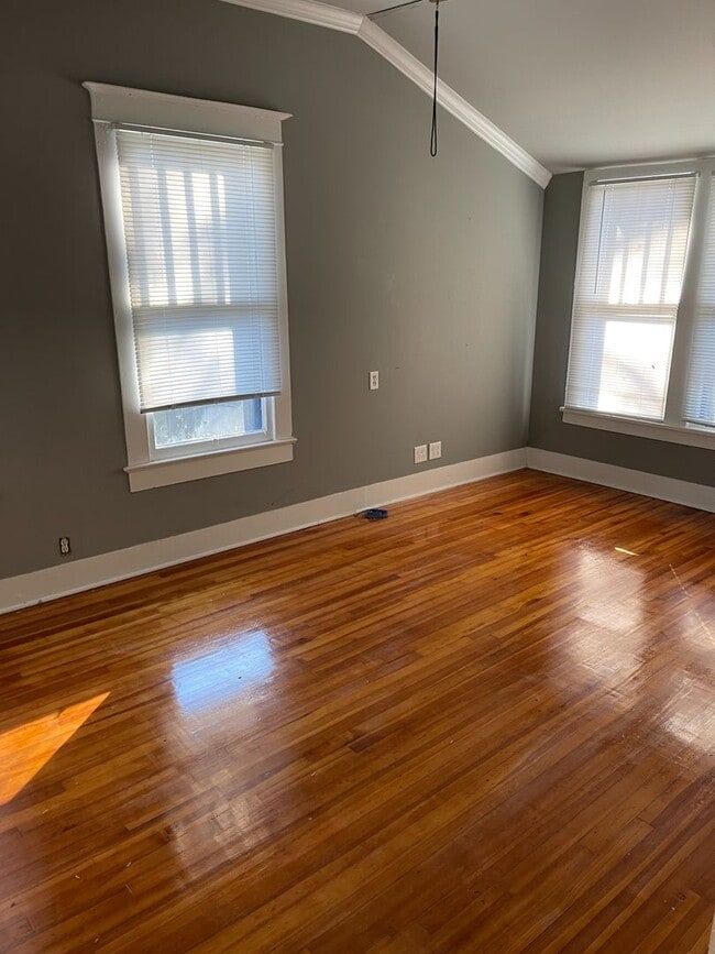 Building Photo - Charming 2br/1ba