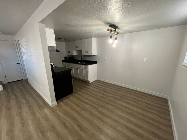 Building Photo - Completely Remodeled 2-Bedroom Duplex Unit by Provo River Trail