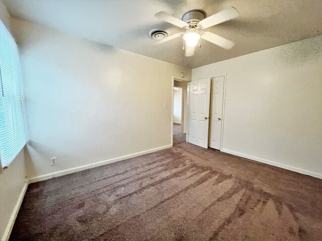 Building Photo - Centrally located 3-bedroom house