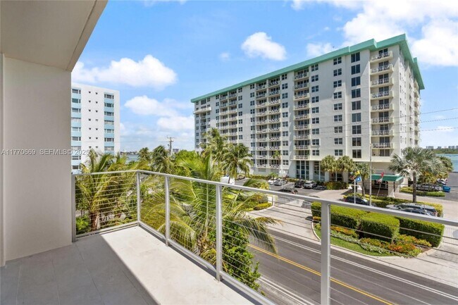 Building Photo - 10281 W Bay Harbor Dr