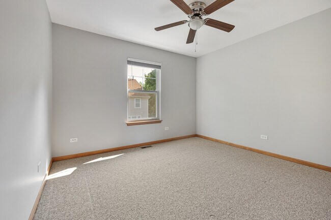 Building Photo - 5568 Cambridge Way