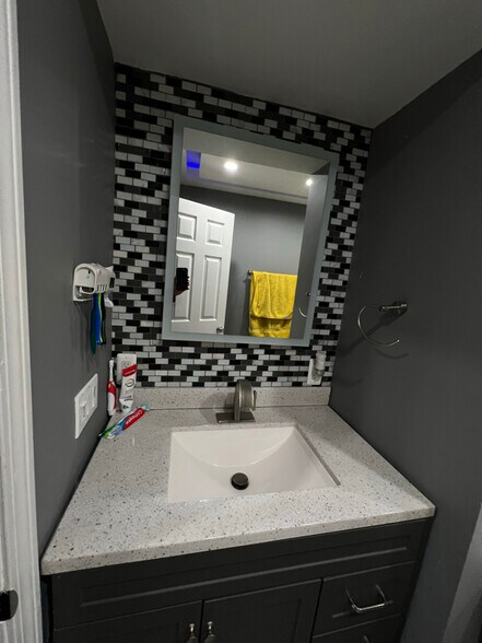 Building Photo - 107 Summer St