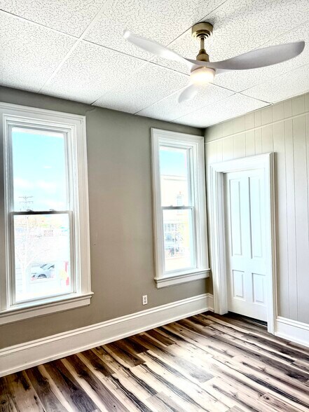 Building Photo - 415 S James St
