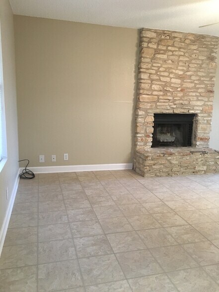 Building Photo - 412 Parkhill Cv
