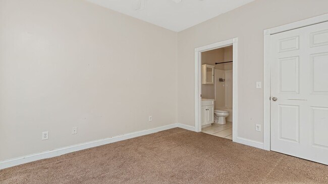 Building Photo - 4880 Dahlia Ct