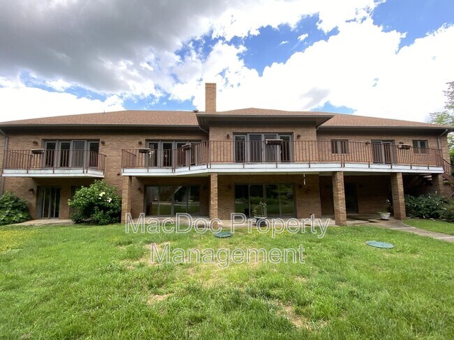 Building Photo - 11225 N Club Dr