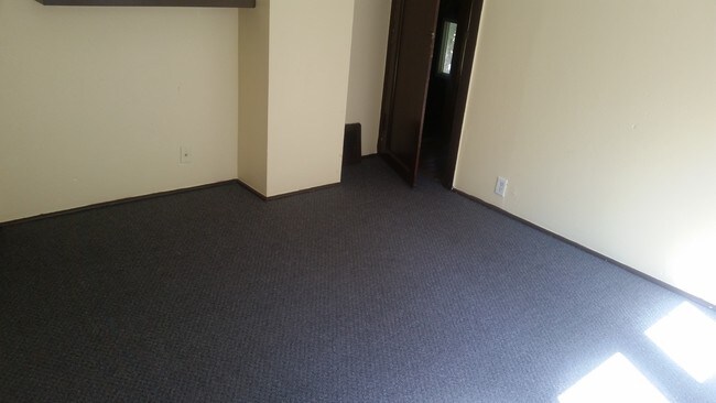 Building Photo - 803 N Winnebago St