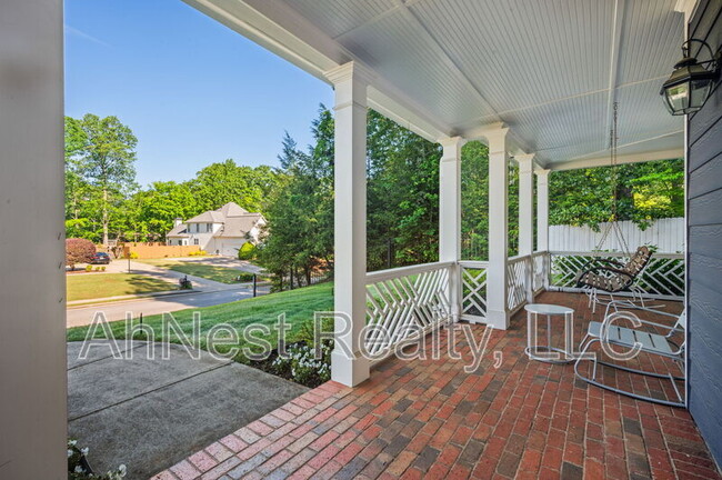 Building Photo - 2506 Retreat Dr NE