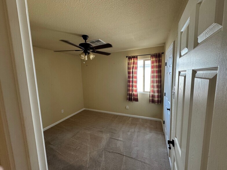 Building Photo - 2058 E Fremont Dr