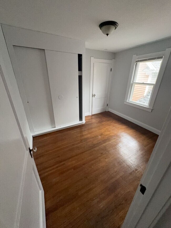 Building Photo - 960 W Delaware Ave