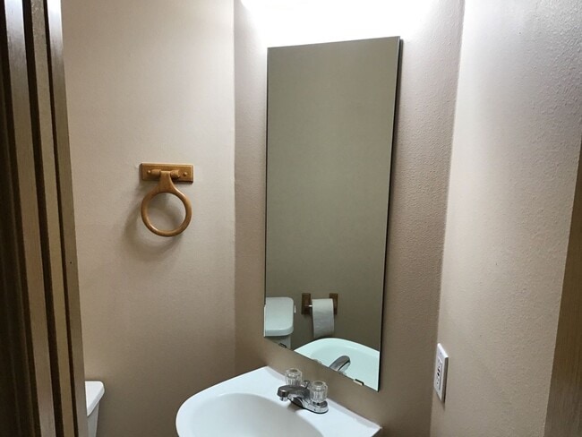 Building Photo - h978 - 980