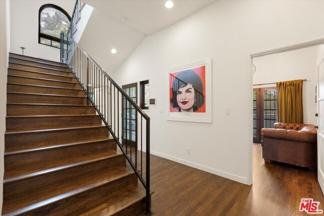 Building Photo - 816 Hyperion Ave