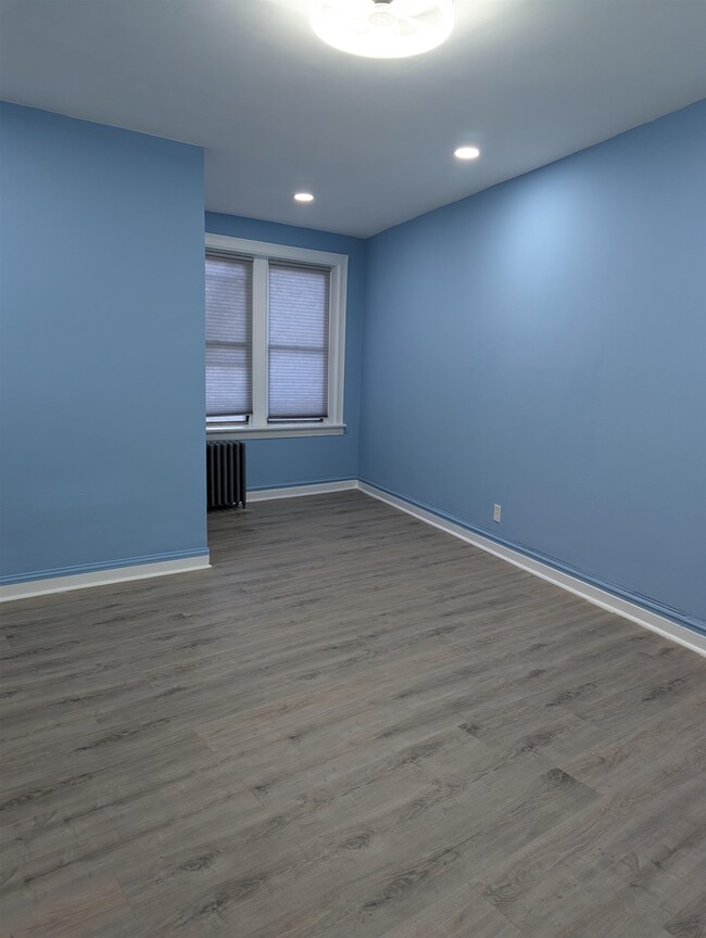 Building Photo - 821 Bergen Ave
