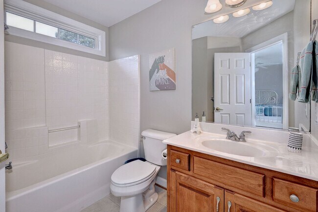 Building Photo - Spacious 5BR/4BA Home in Yorktown – Convenient Location and Comfortable Living