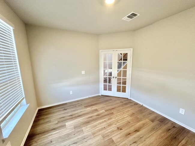 Building Photo - AVAILABLE NOW