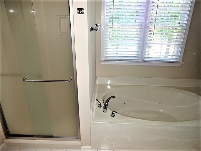 Building Photo - 4070 Lake Russell Court