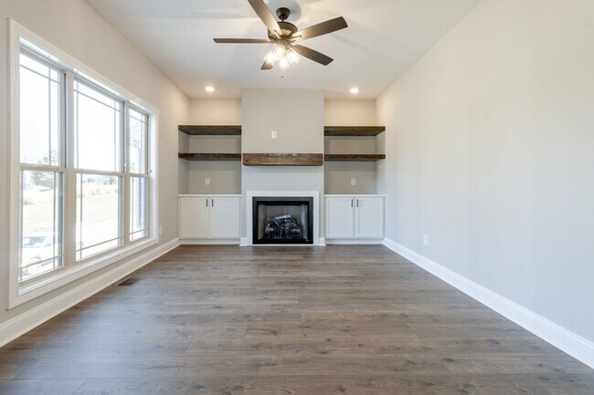 Building Photo - 456 Pond Apple Rd