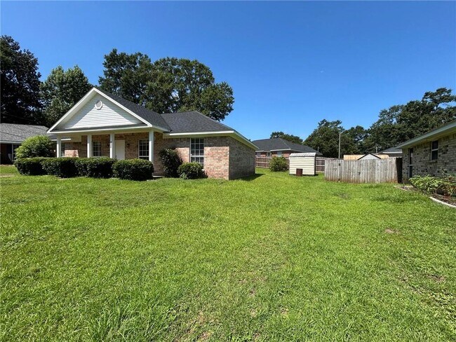 Building Photo - 6626 Woodside Ct E