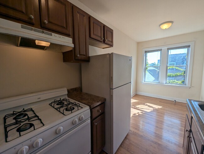 Building Photo - 2600 N Kimball Ave