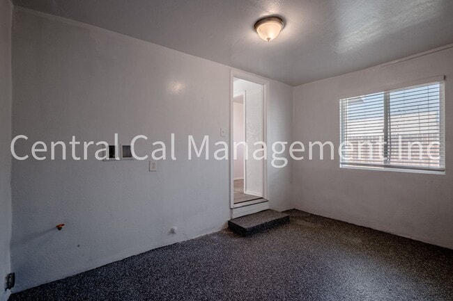 Building Photo - 2 Bedroom/1 Bath Home - $1395 Per Month!