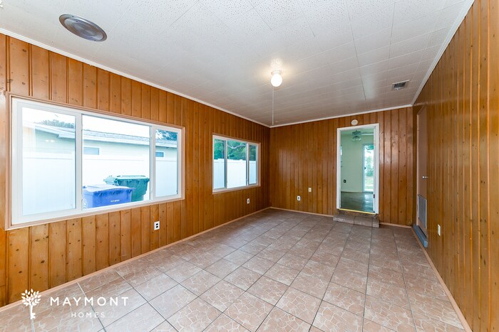 Building Photo - 3109 16th Ave W