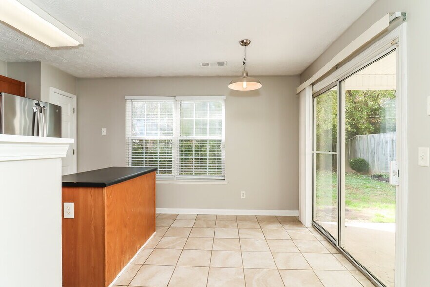 Building Photo - 235 Osmanthus Way