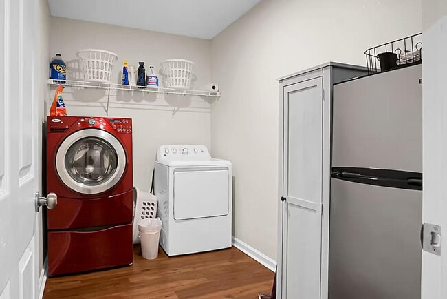 Building Photo - 124 Larkspur Dr