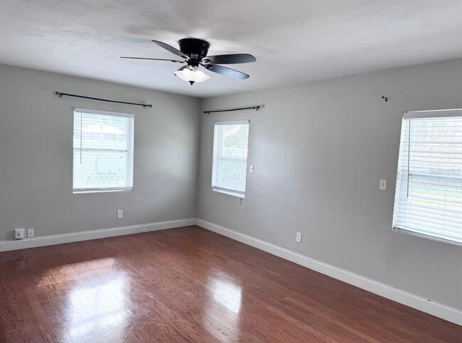 Building Photo - 1406 Ensenada Dr