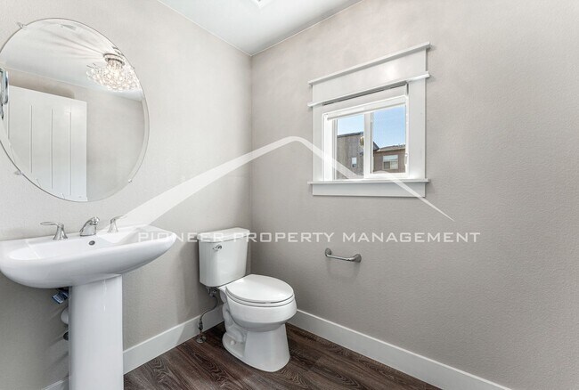 Building Photo - Beautiful Townhome with 2 Car Garage and Central A/C