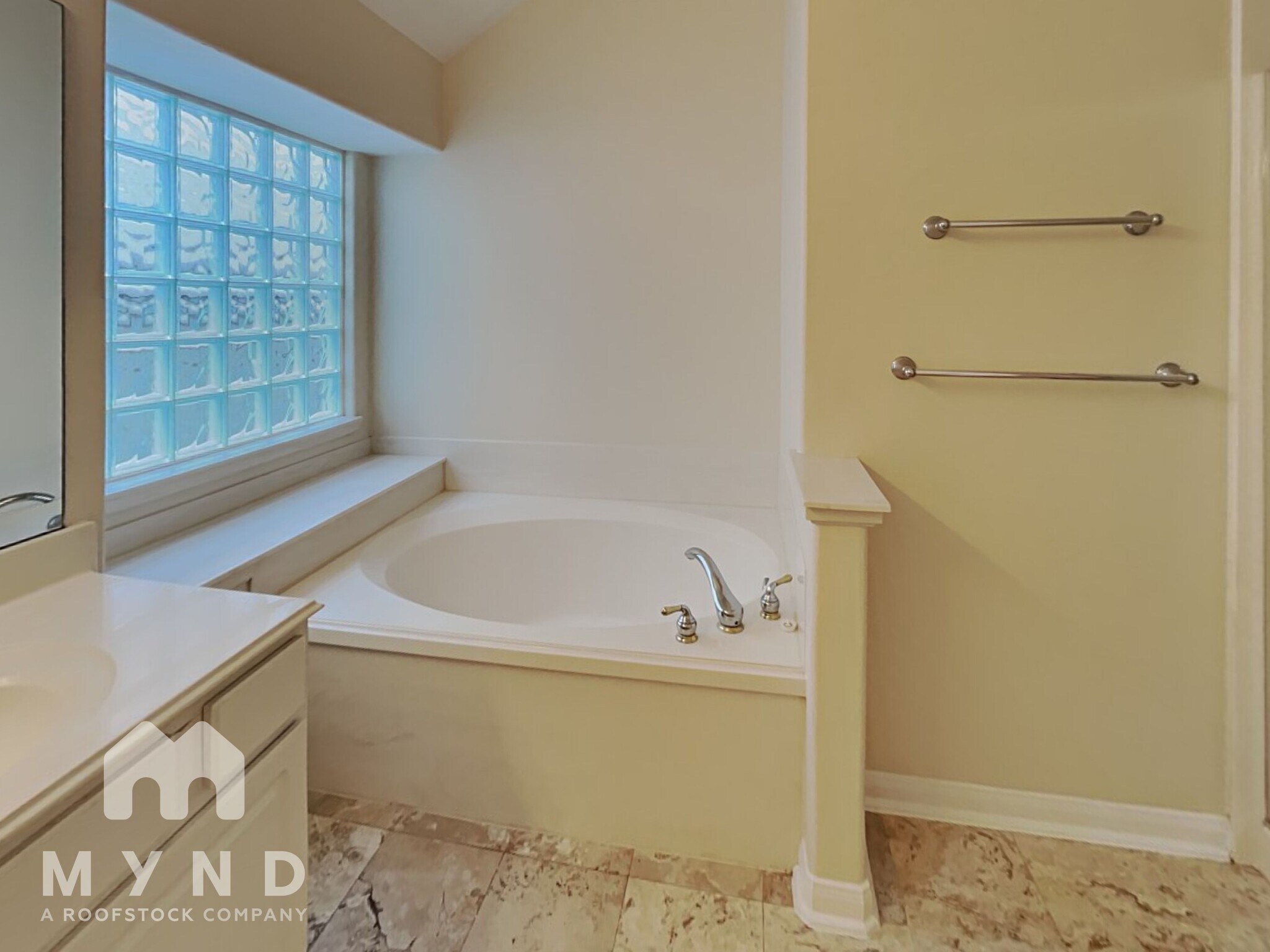 Building Photo - 1605 Garden Lakes Dr