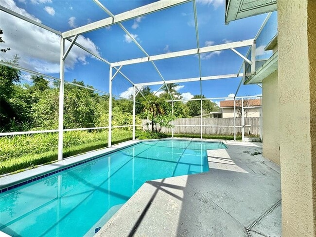 Building Photo - 554 Pinehurst Cove
