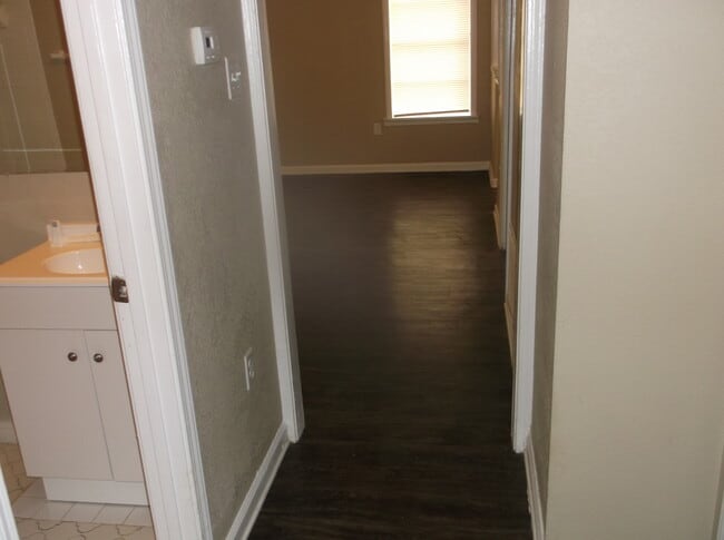 Building Photo - 5666 Maple Tree Dr