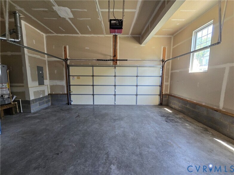 Building Photo - 9521 Pine Trails Ct