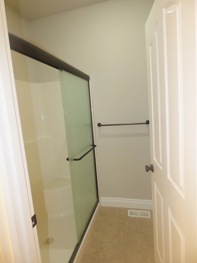 Building Photo - 5 Bedroom Home in South Salem! Near I-5