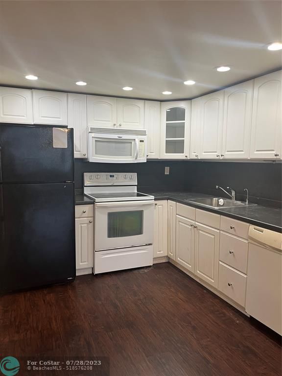 Building Photo - 2771 Taft St