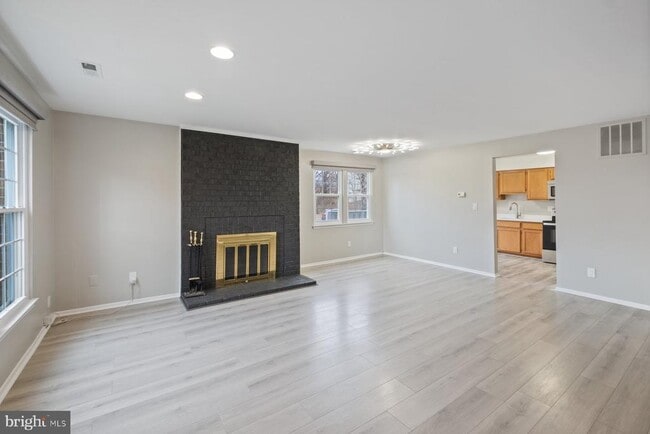 Building Photo - 3030 Piano Ln