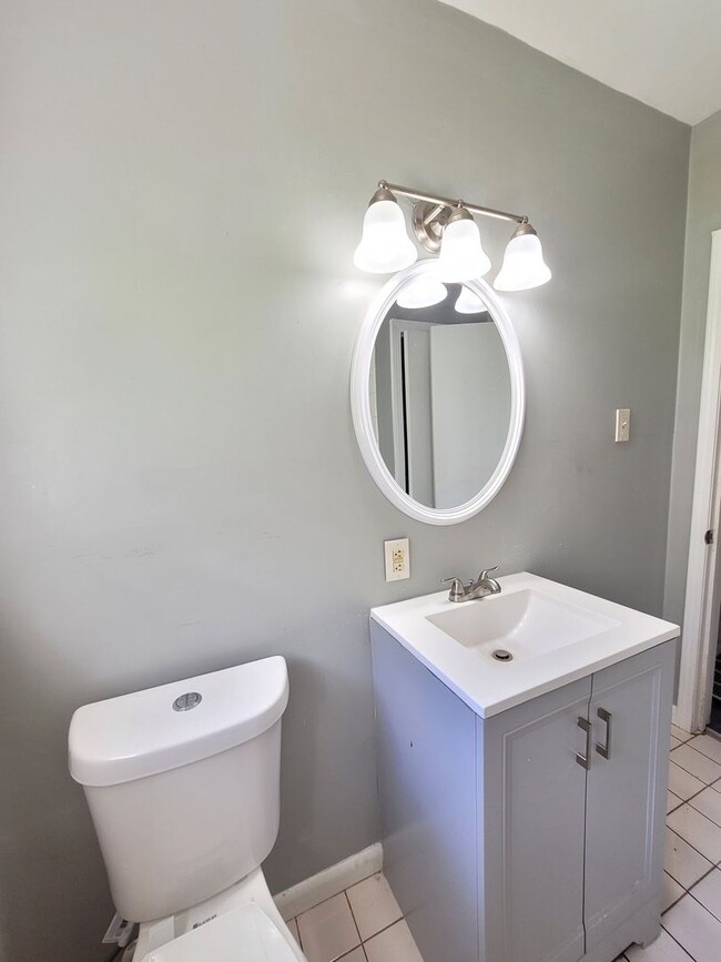 Building Photo - 406 N S St