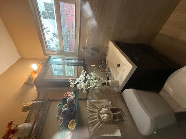 Building Photo - 710 N 66 Terrace