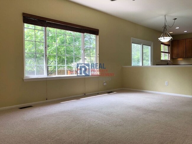 Building Photo - 5661 S Yakima Way